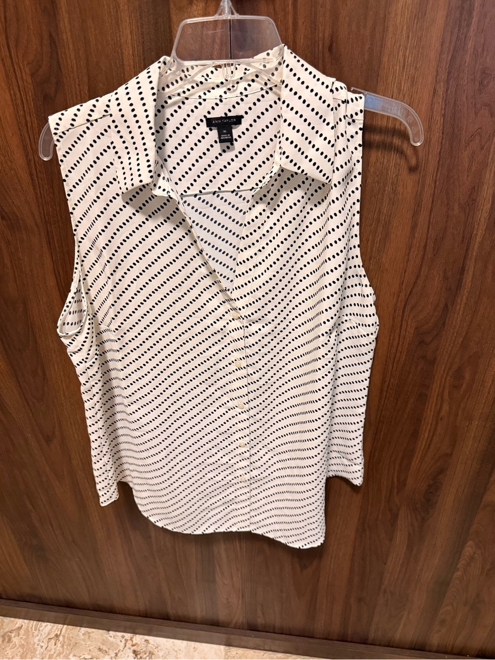 Ann Taylor Sleeveless White Dot Collared Blouse, Size XL